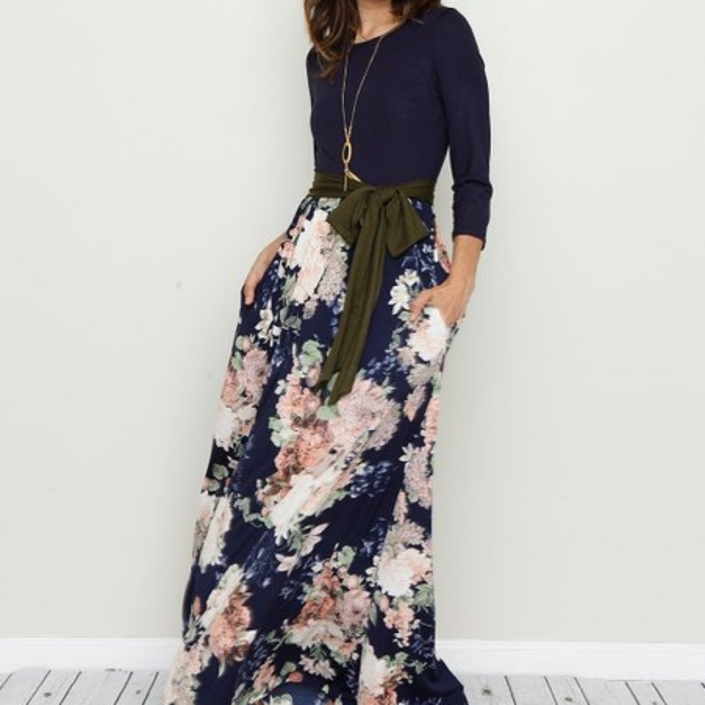 ๐Egs๐ป by Elรณges Navy & White Floral Maxi Dress 1/2 price - Picture 8 of 16